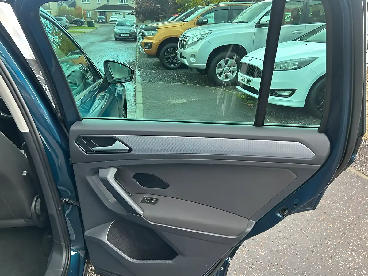 Used 2021 Volkswagen Tiguan Life Blue - Interior and Exterior details 14
