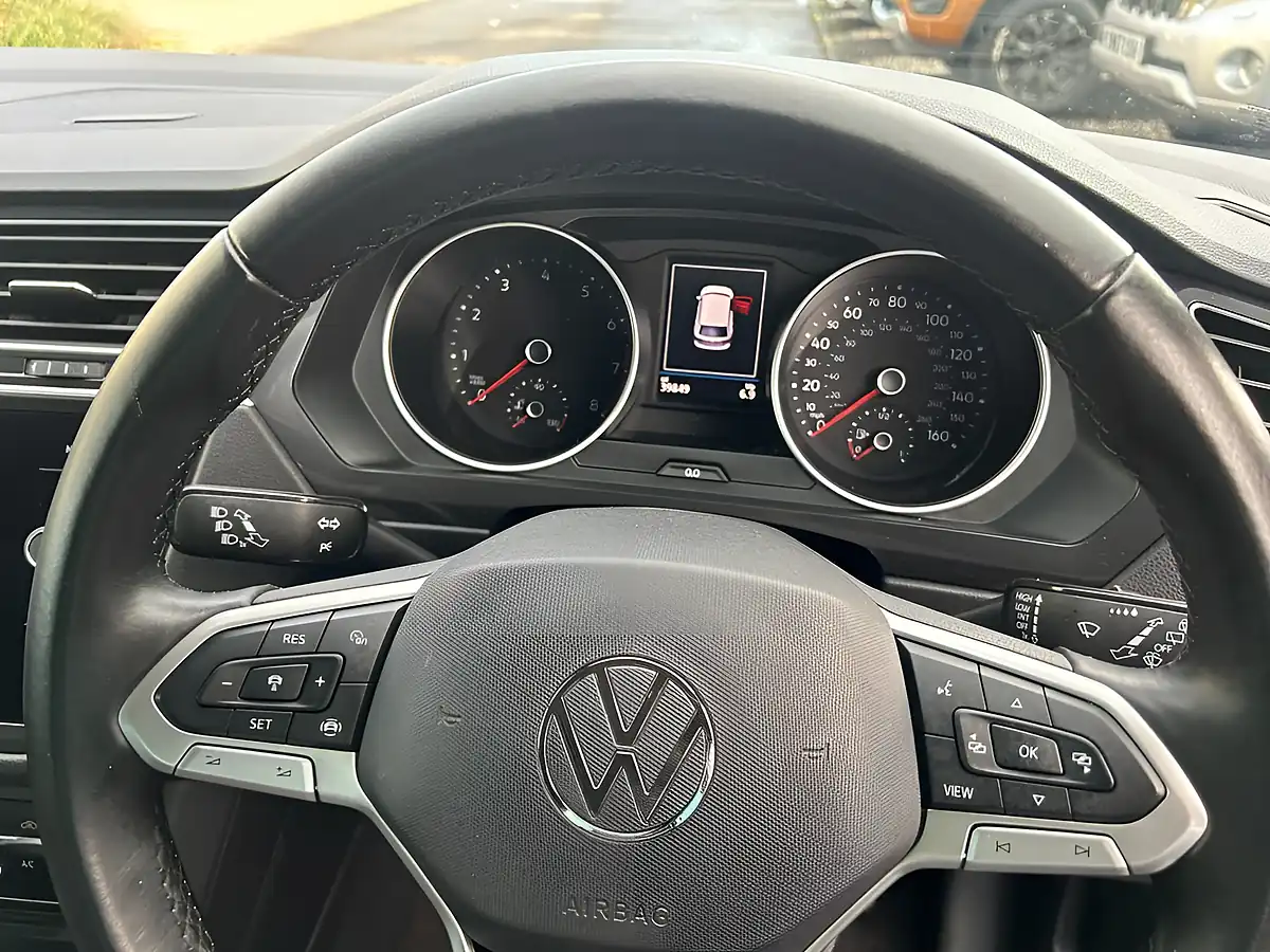 Used 2021 Volkswagen Tiguan Life Blue - Interior and Exterior details 9