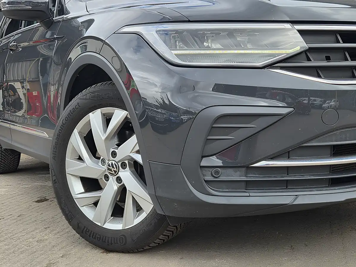 Used 2021 Volkswagen Tiguan Life Grey - Interior and Exterior details 2
