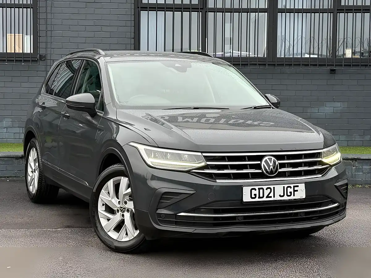 Used 2021 Volkswagen Tiguan Life Grey - Front View