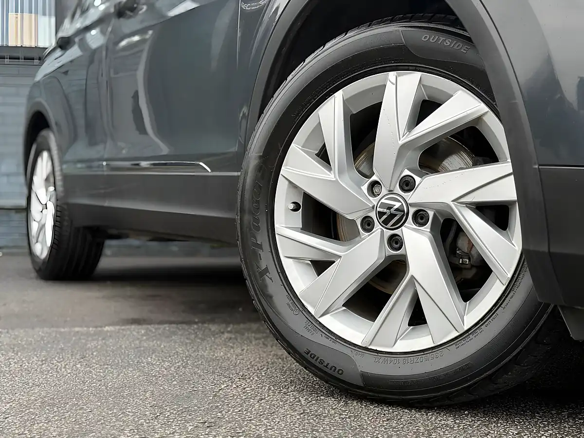 Used 2021 Volkswagen Tiguan Life Grey - Interior and Exterior details 5