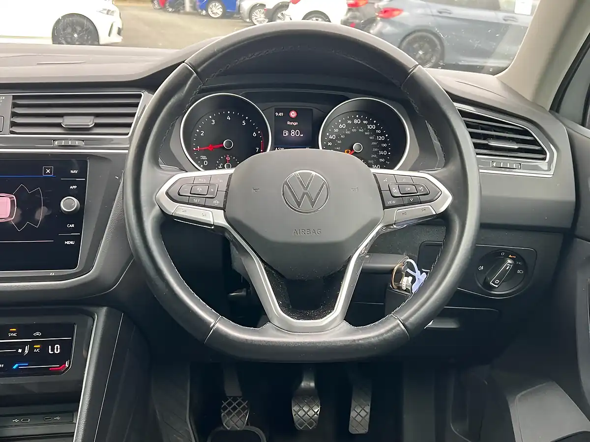 Used 2021 Volkswagen Tiguan Life Pure White - Interior and Exterior details 11