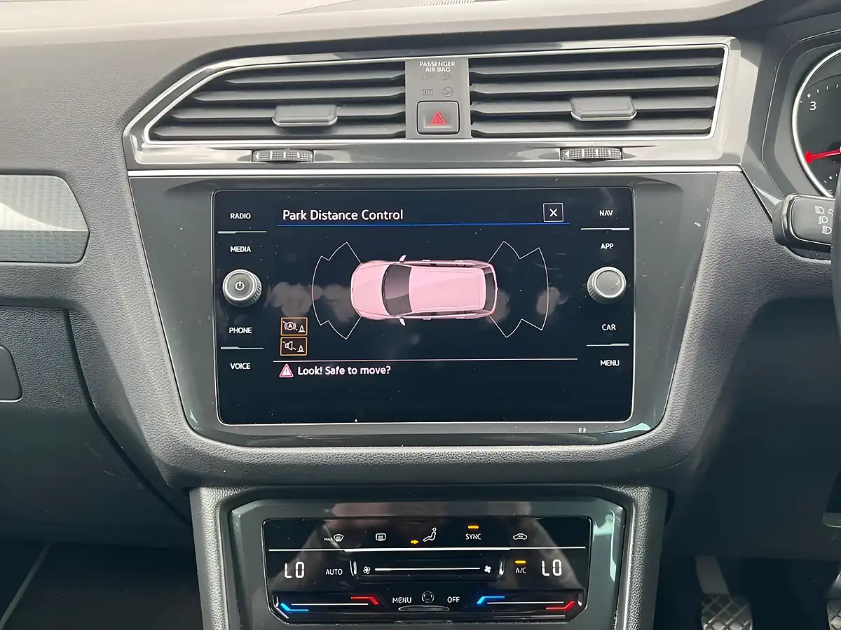 Used 2021 Volkswagen Tiguan Life Pure White - Interior and Exterior details 12