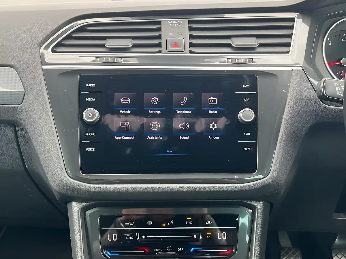 Used 2021 Volkswagen Tiguan Life Pure White - Interior and Exterior details 13