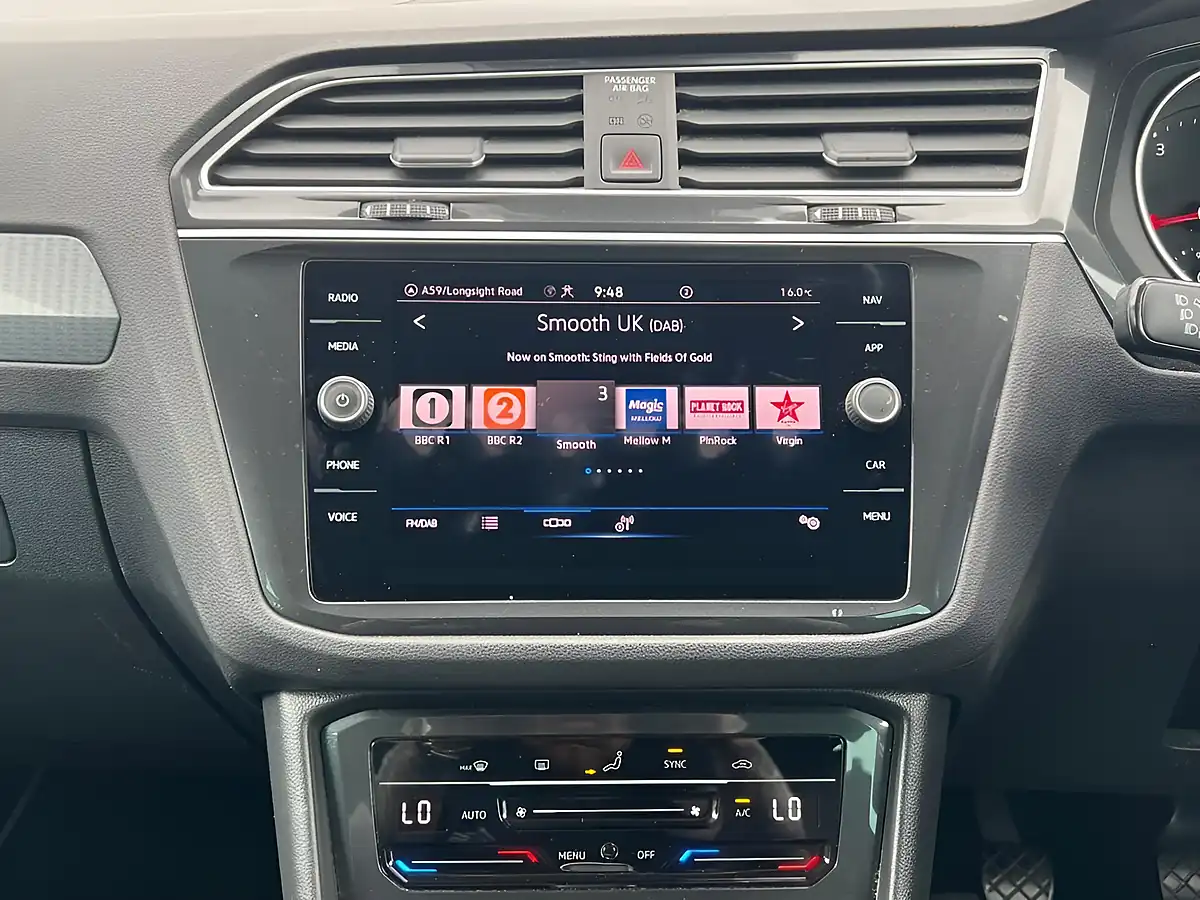 Used 2021 Volkswagen Tiguan Life Pure White - Interior and Exterior details 16
