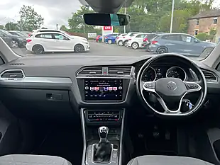 Used 2021 Volkswagen Tiguan Life Pure White - Interior and Exterior details 17