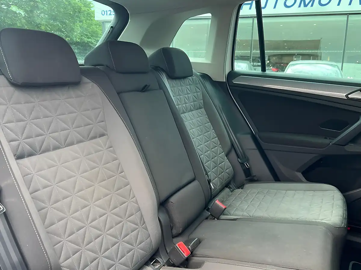 Used 2021 Volkswagen Tiguan Life Pure White - Interior and Exterior details 4
