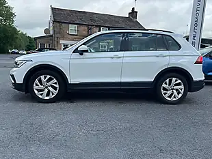 Used 2021 Volkswagen Tiguan Life Pure White - Interior and Exterior details 5