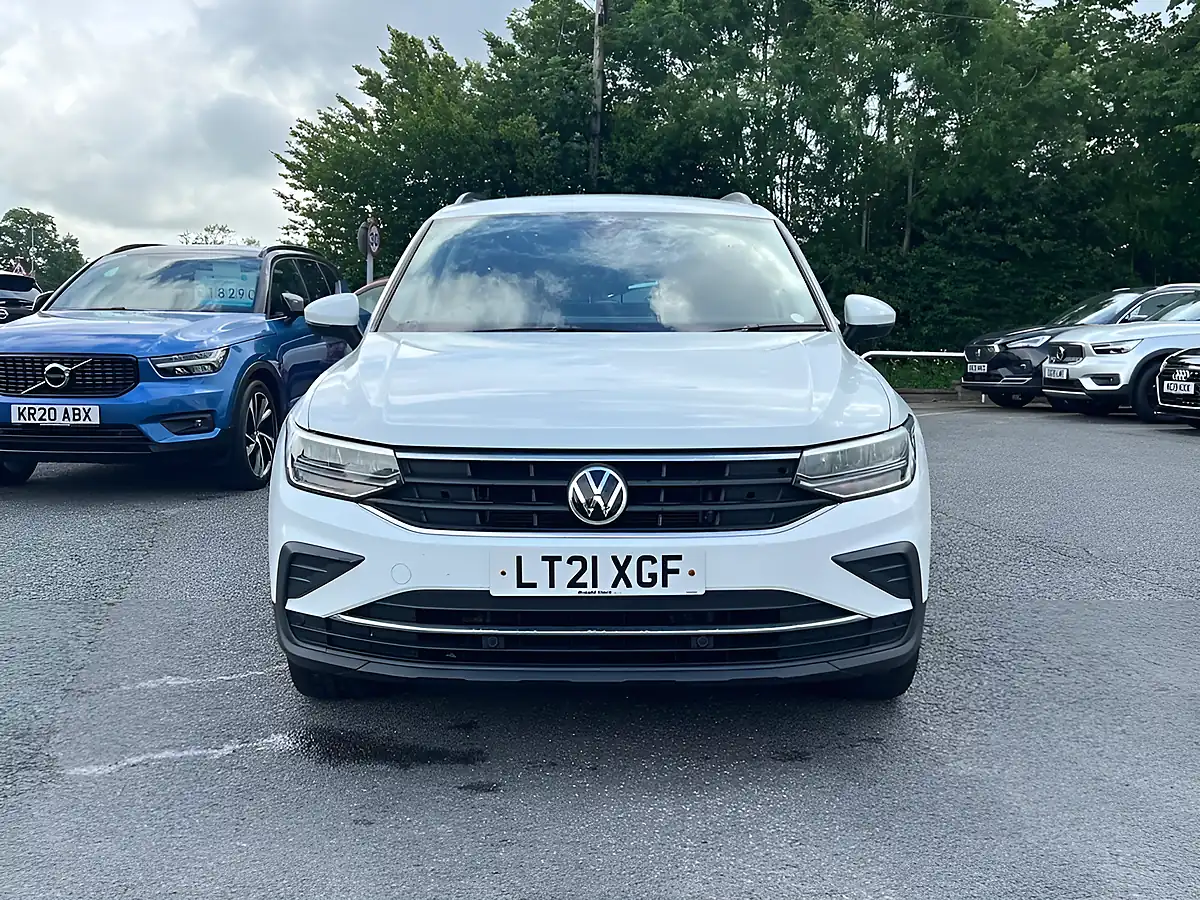 Used 2021 Volkswagen Tiguan Life Pure White - Interior and Exterior details 6