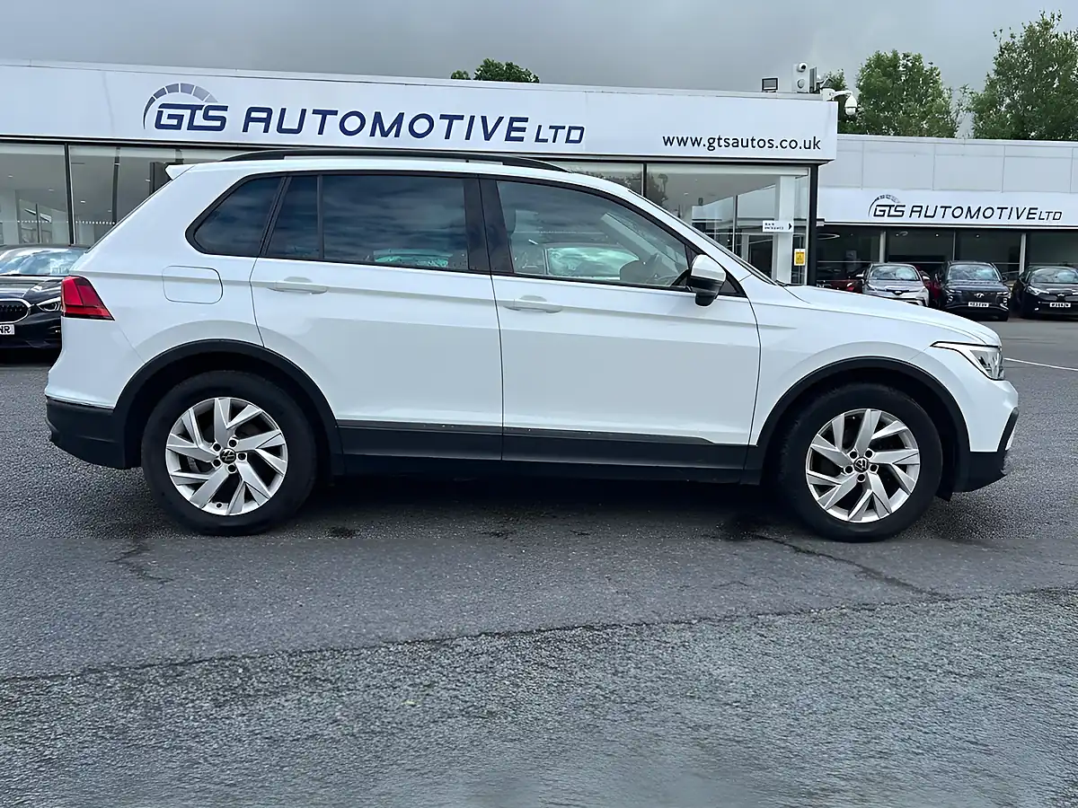 Used 2021 Volkswagen Tiguan Life Pure White - Interior and Exterior details 7
