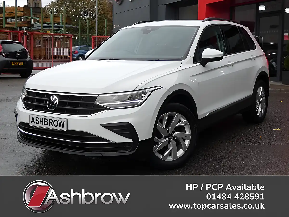 Used 2021 Volkswagen Tiguan Life Pure White - Front View