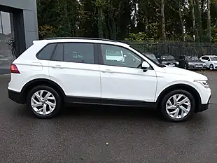 Used 2021 Volkswagen Tiguan Life Pure White - Interior and Exterior details 10