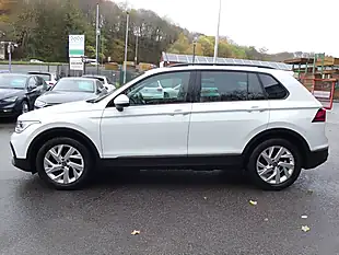 Used 2021 Volkswagen Tiguan Life Pure White - Interior and Exterior details 11