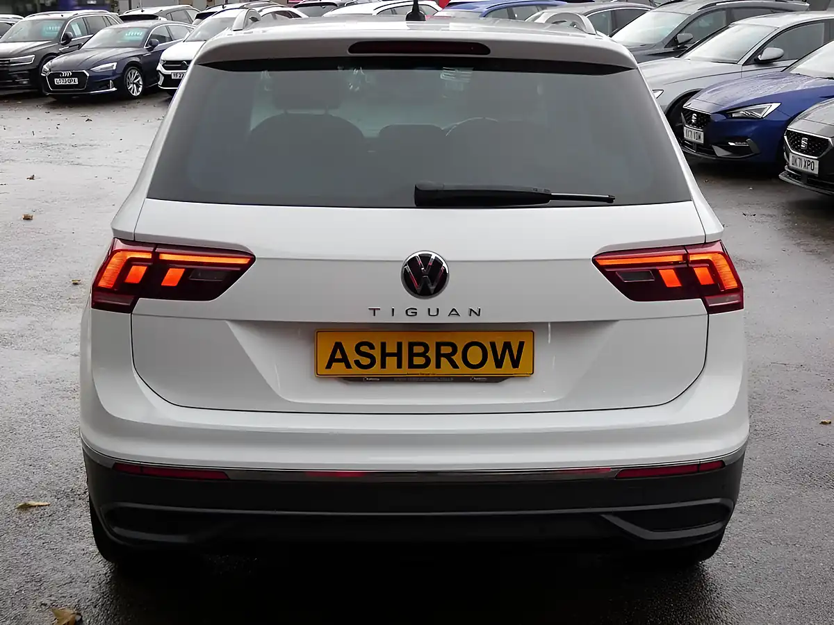 Used 2021 Volkswagen Tiguan Life Pure White - Interior and Exterior details 13