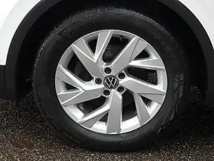 Used 2021 Volkswagen Tiguan Life Pure White - Interior and Exterior details 17