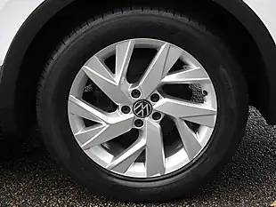 Used 2021 Volkswagen Tiguan Life Pure White - Interior and Exterior details 18