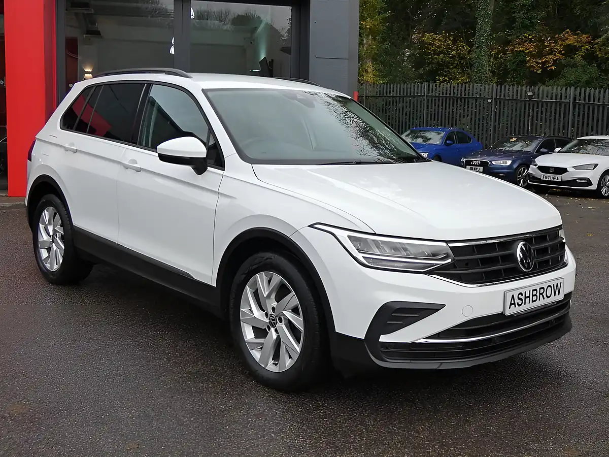 Used 2021 Volkswagen Tiguan Life Pure White - Interior and Exterior details 6
