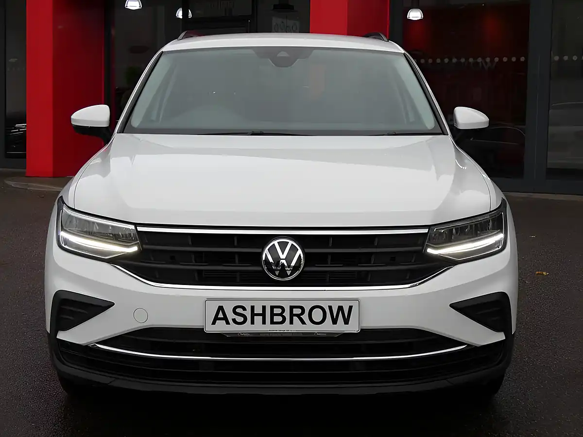 Used 2021 Volkswagen Tiguan Life Pure White - Interior and Exterior details 7