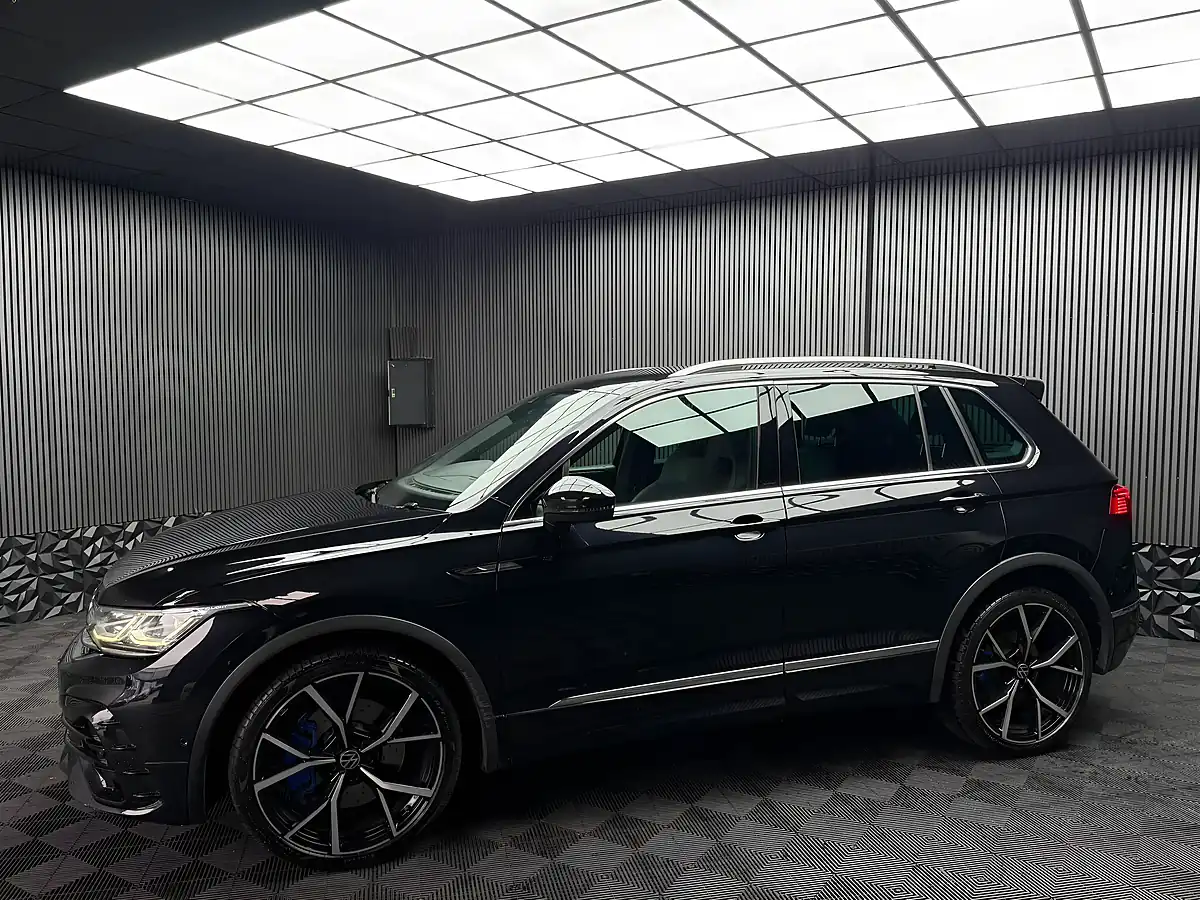 Used 2021 Volkswagen Tiguan R Black - Interior and Exterior details 10