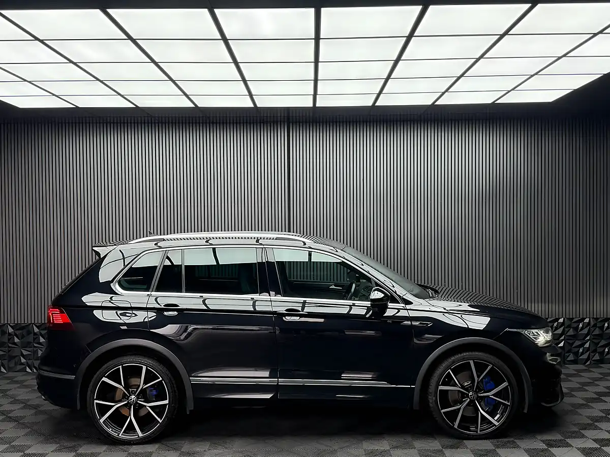 Used 2021 Volkswagen Tiguan R Black - Interior and Exterior details 11