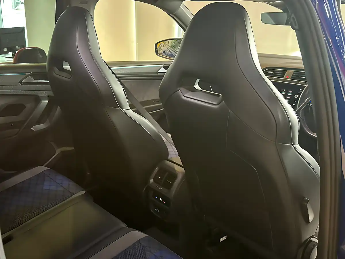Used 2021 Volkswagen Tiguan R Blue - Interior and Exterior details 13