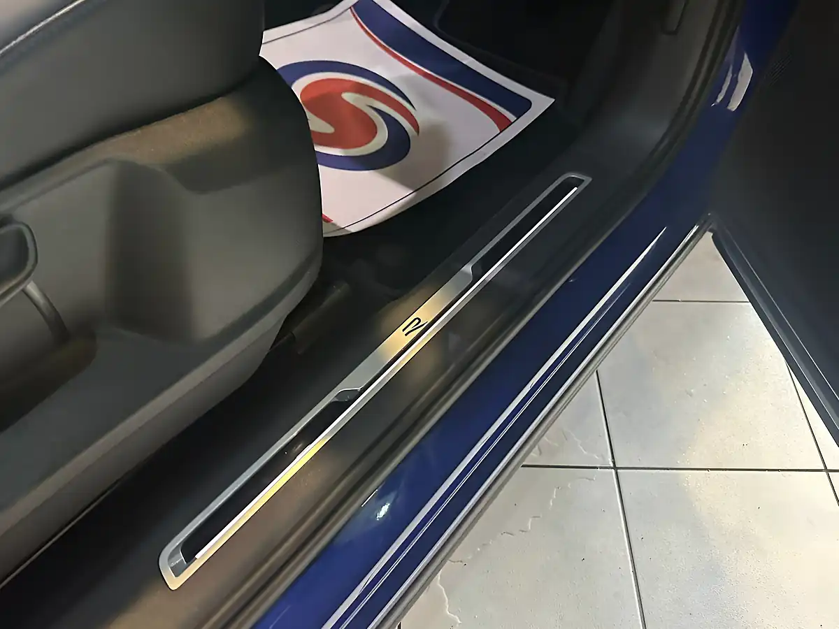Used 2021 Volkswagen Tiguan R Blue - Interior and Exterior details 15