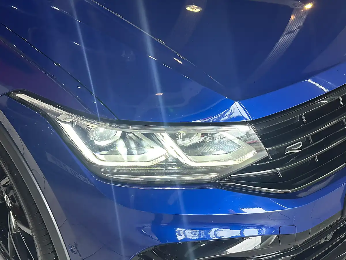 Used 2021 Volkswagen Tiguan R Blue - Interior and Exterior details 3