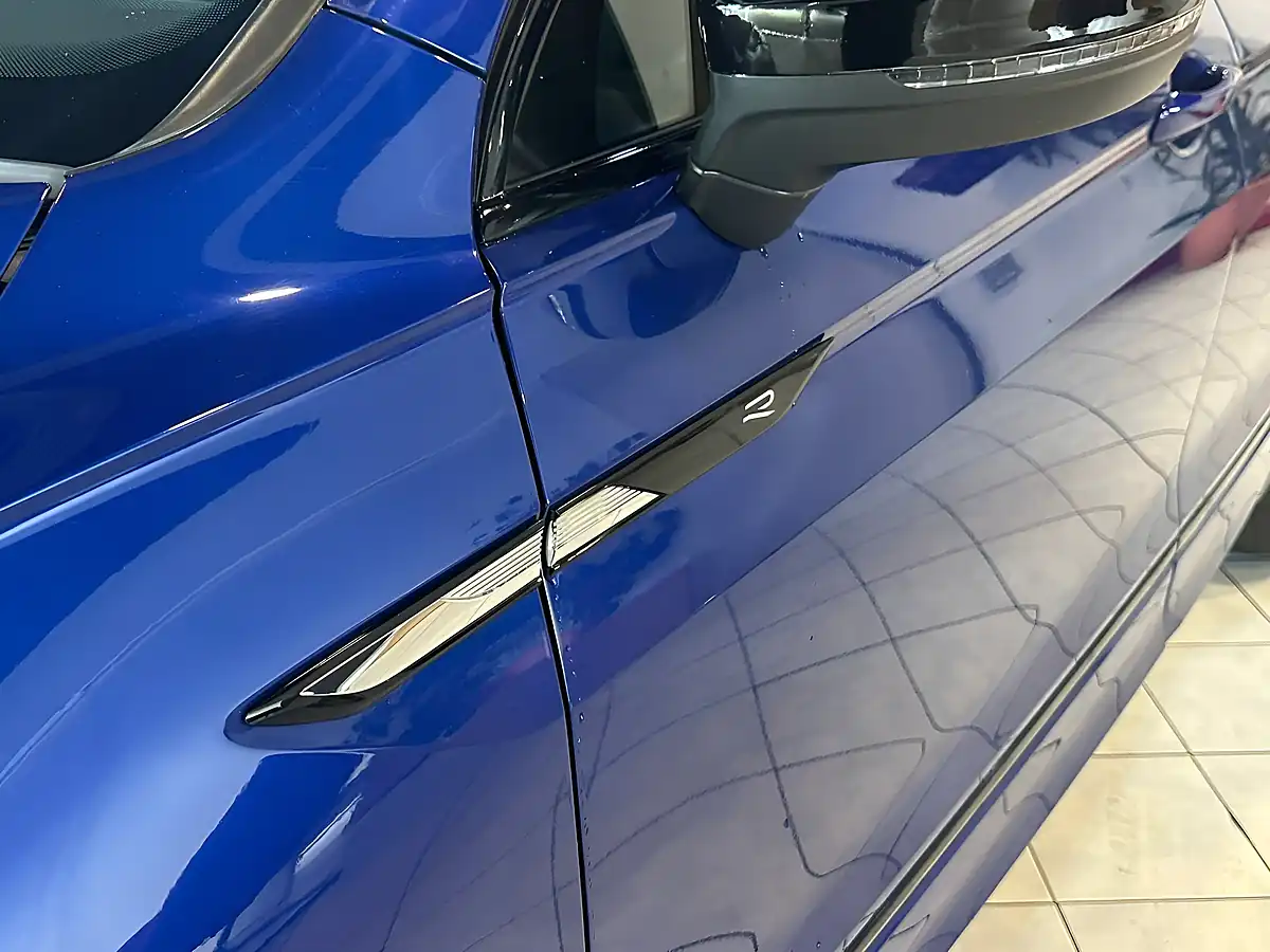 Used 2021 Volkswagen Tiguan R Blue - Interior and Exterior details 7