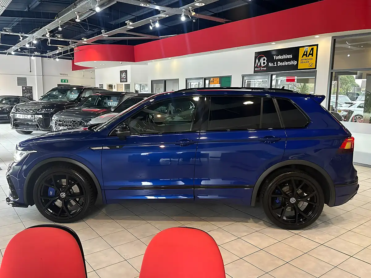 Used 2021 Volkswagen Tiguan R Blue - Interior and Exterior details 8