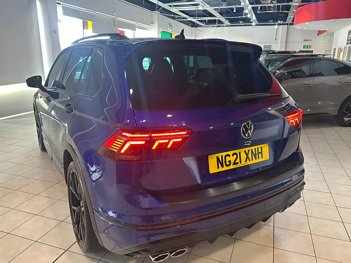 Used 2021 Volkswagen Tiguan R Blue - Interior and Exterior details 9