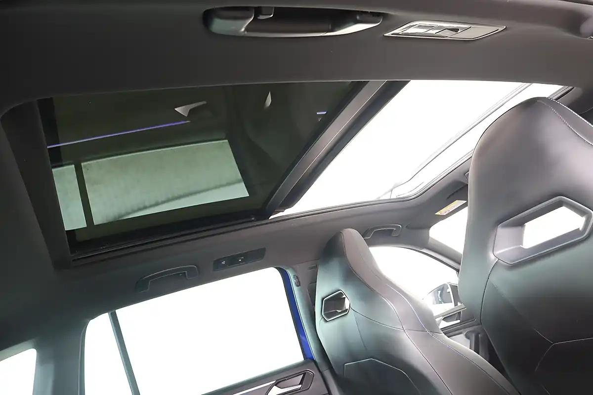 Used 2021 Volkswagen Tiguan R Blue - Interior and Exterior details 5