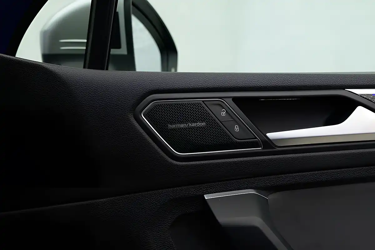 Used 2021 Volkswagen Tiguan R Blue - Interior and Exterior details 18