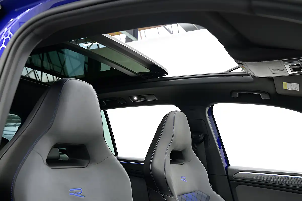 Used 2021 Volkswagen Tiguan R Blue - Interior and Exterior details 8