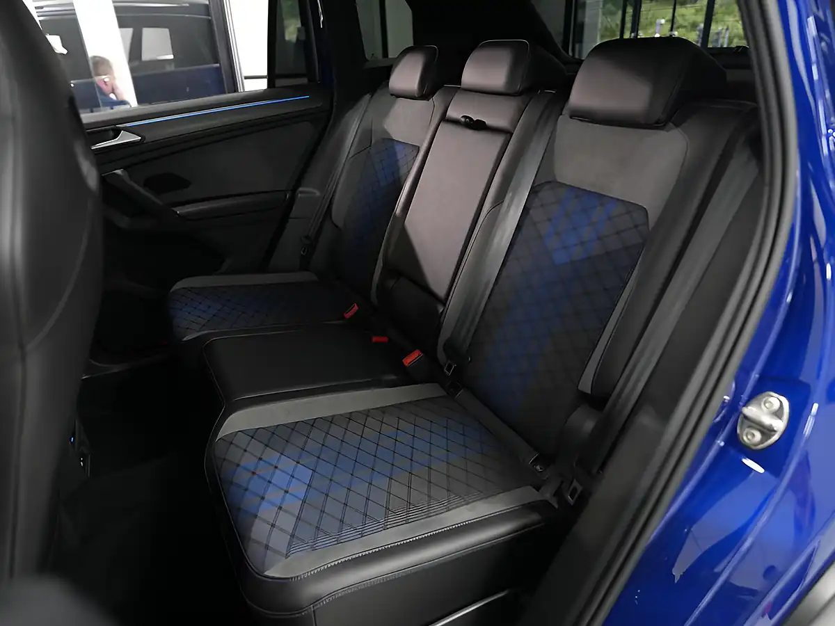 Used 2021 Volkswagen Tiguan R Lapiz Blue - Interior and Exterior details 15