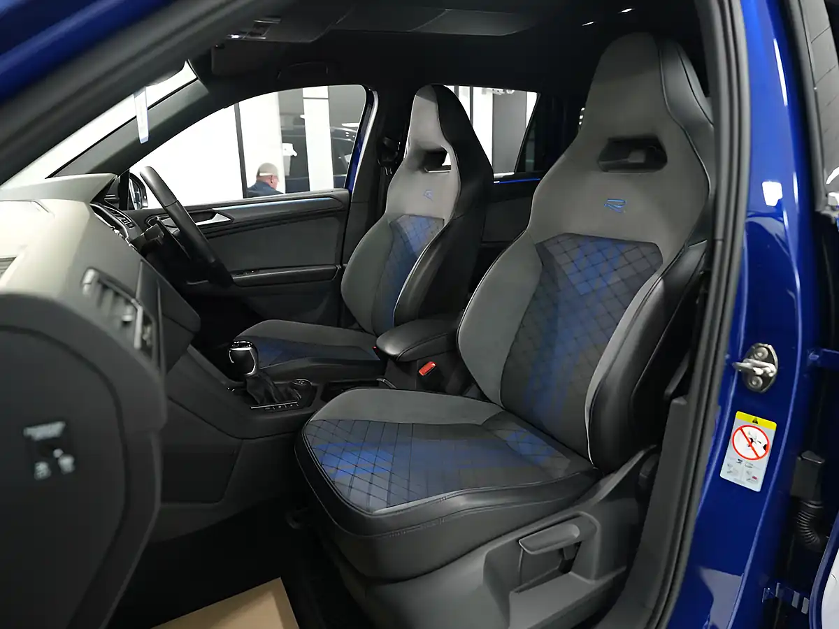 Used 2021 Volkswagen Tiguan R Lapiz Blue - Interior and Exterior details 16