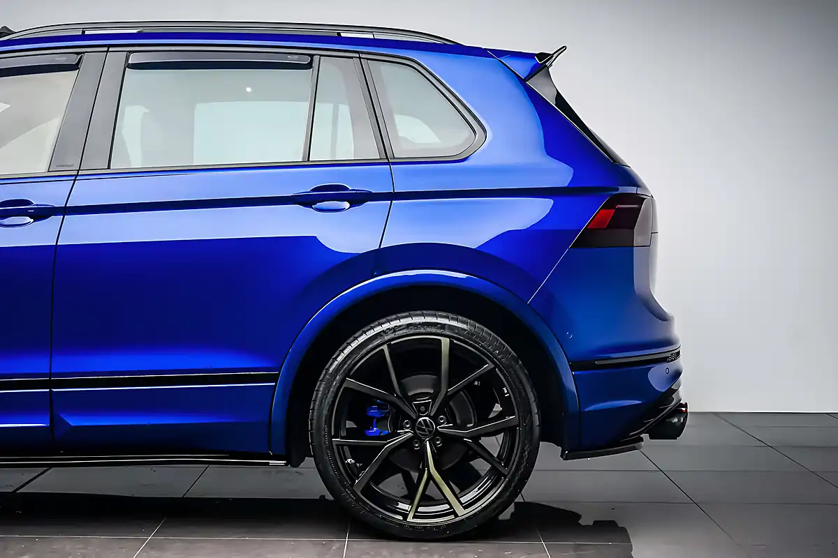 Used 2021 Volkswagen Tiguan R Lapiz Blue - Interior and Exterior details 12