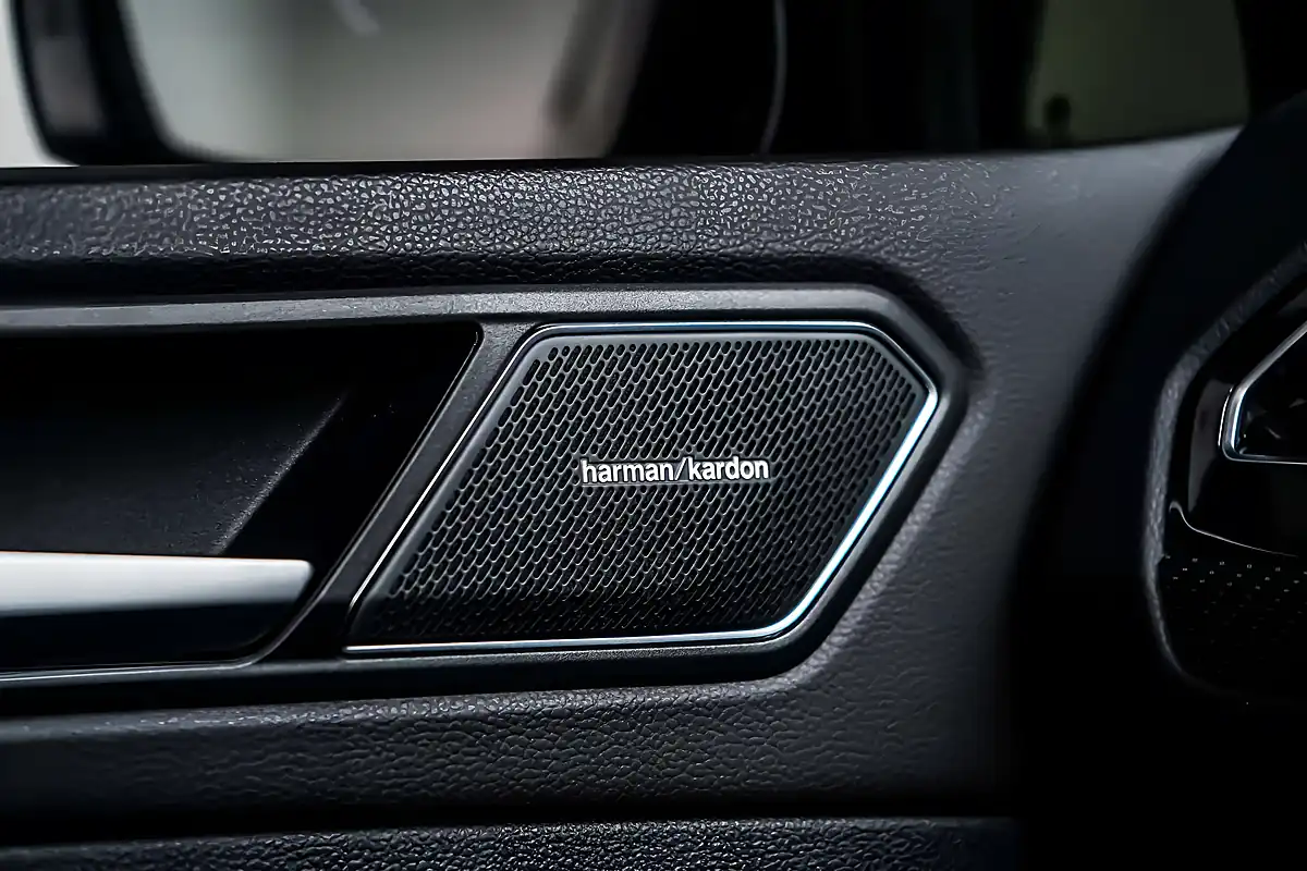 Used 2021 Volkswagen Tiguan R Lapiz Blue - Interior and Exterior details 16