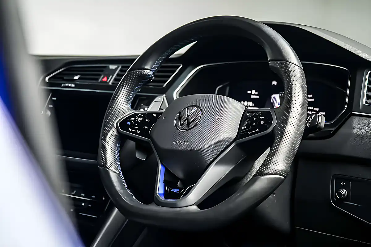 Used 2021 Volkswagen Tiguan R Lapiz Blue - Interior and Exterior details 17