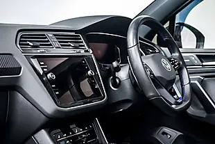 Used 2021 Volkswagen Tiguan R Lapiz Blue - Interior and Exterior details 20