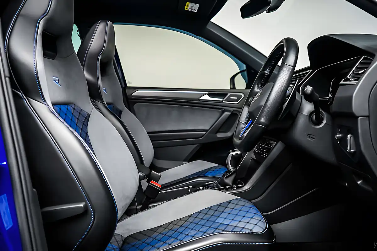 Used 2021 Volkswagen Tiguan R Lapiz Blue - Interior and Exterior details 5