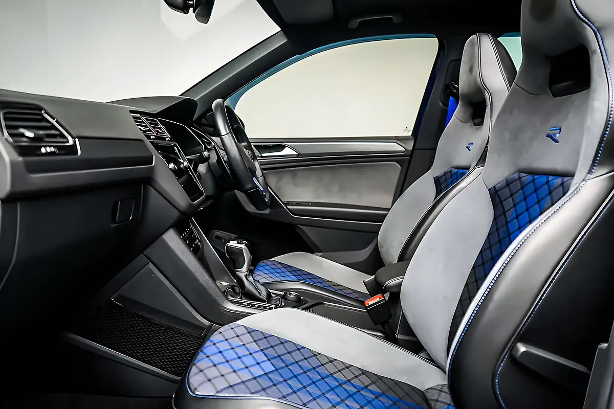 Used 2021 Volkswagen Tiguan R Lapiz Blue - Interior and Exterior details 6
