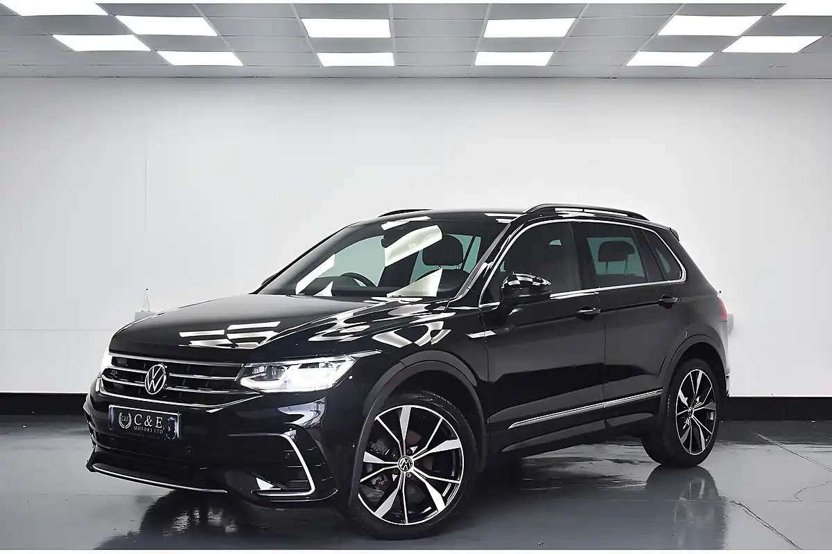 Used 2021 Volkswagen Tiguan R-Line Black - Front View