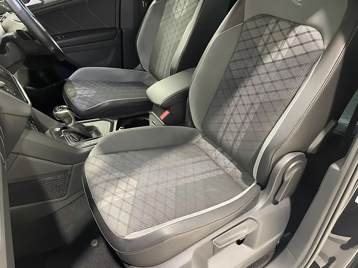Used 2021 Volkswagen Tiguan R-Line Black - Interior and Exterior details 17