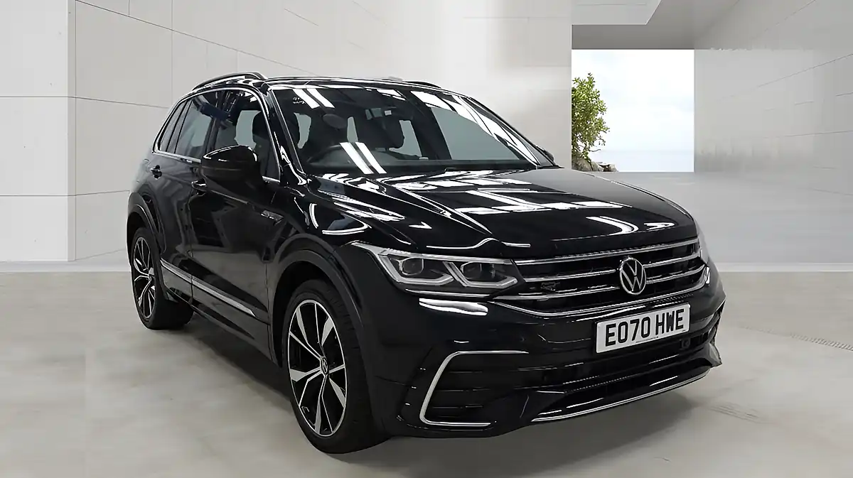 Used 2021 Volkswagen Tiguan R-Line Black - Front View