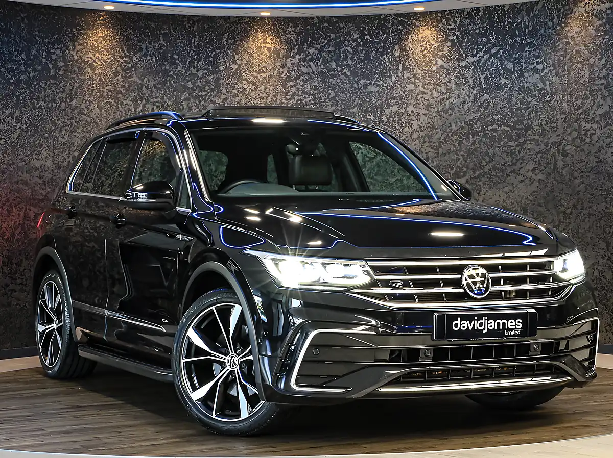 Used 2021 Volkswagen Tiguan R-Line Black - Front View