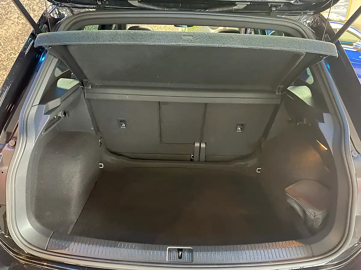 Used 2021 Volkswagen Tiguan R-Line Black - Interior and Exterior details 19