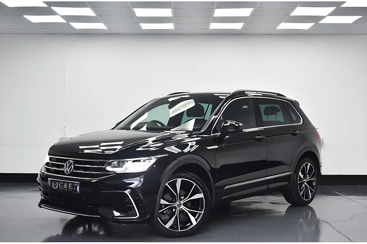 Used 2021 Volkswagen Tiguan R-Line Black - Front View