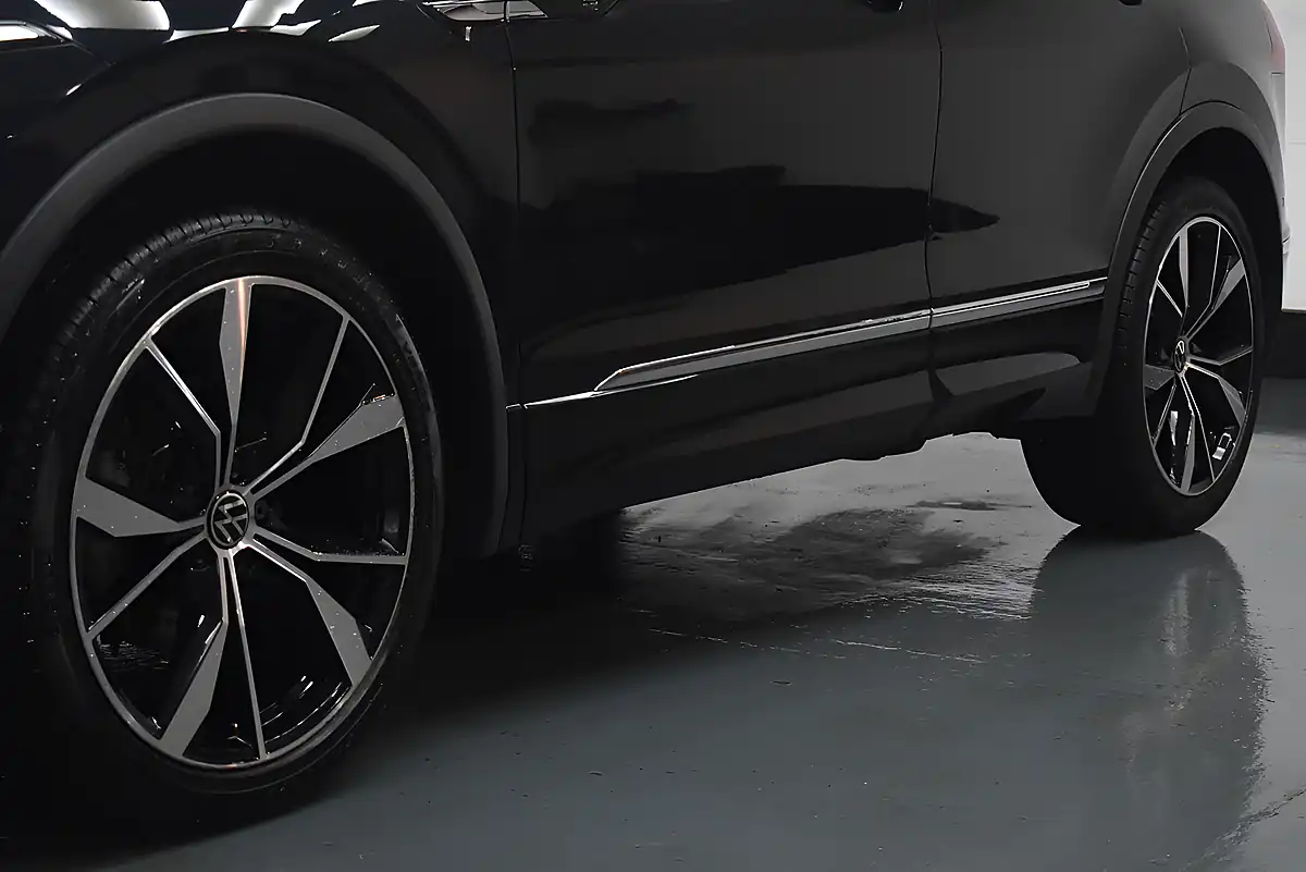 Used 2021 Volkswagen Tiguan R-Line Black - Interior and Exterior details 9