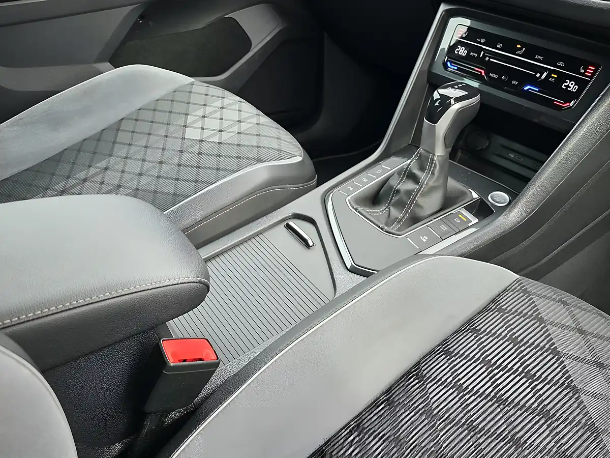 Used 2021 Volkswagen Tiguan R-Line Black - Interior and Exterior details 16
