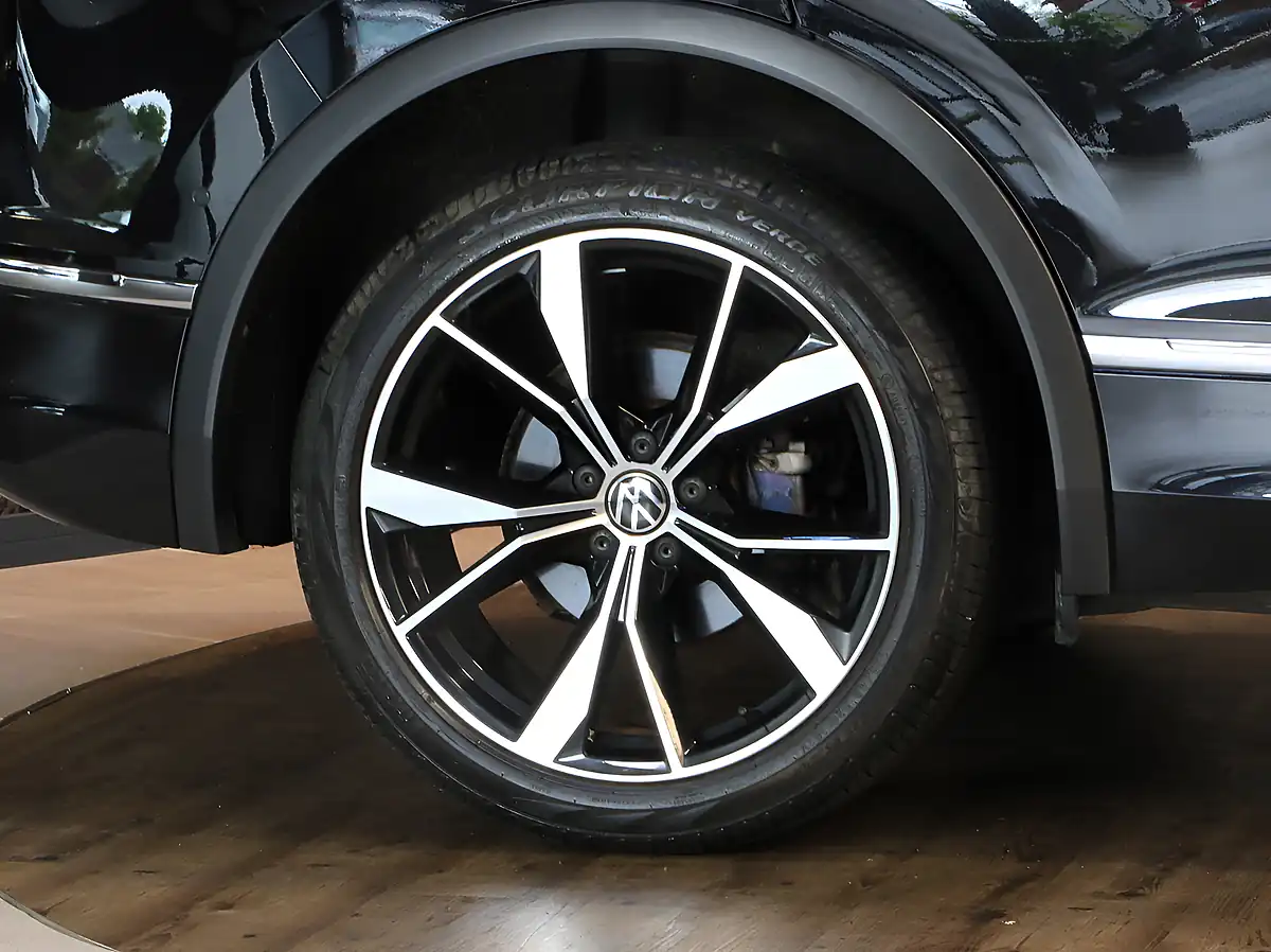 Used 2021 Volkswagen Tiguan R-Line Deep Black - Interior and Exterior details 12